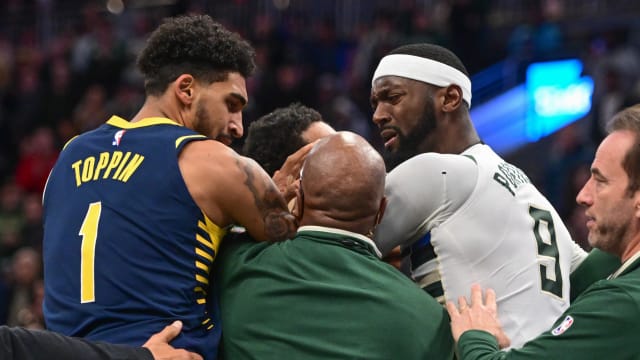 Coaches try to separate Milwaukee Bucks forward Bobby Portis (9) and Indiana Pacers forward Obi Toppin (1) 